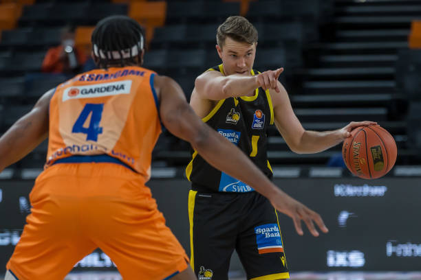 通过不断的 通过不断的